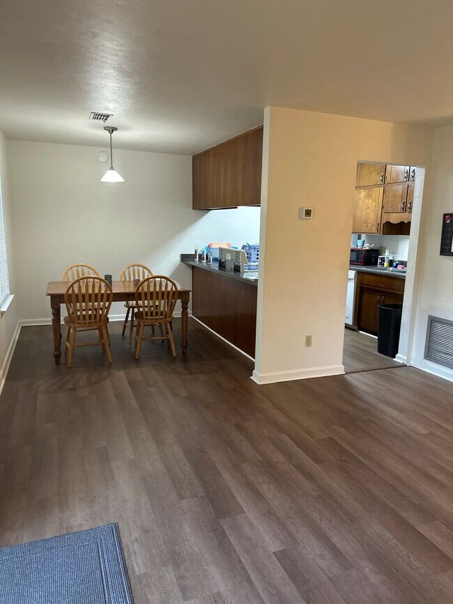 Building Photo - 3708 Donovan Dr