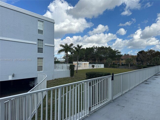 Building Photo - 7981 S French Dr