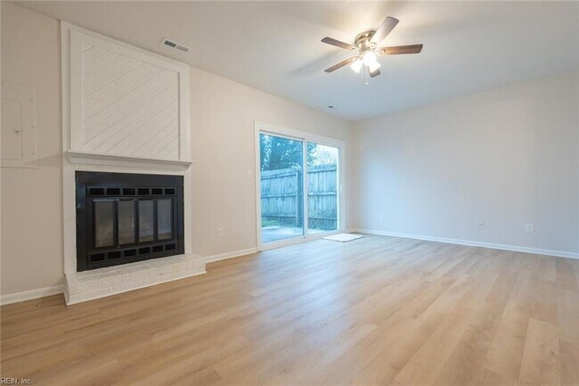 Building Photo - 1567 Sword Dancer Dr