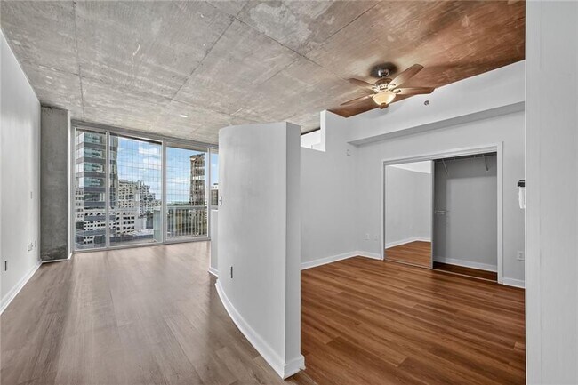 Building Photo - 3324 Peachtree Rd NE
