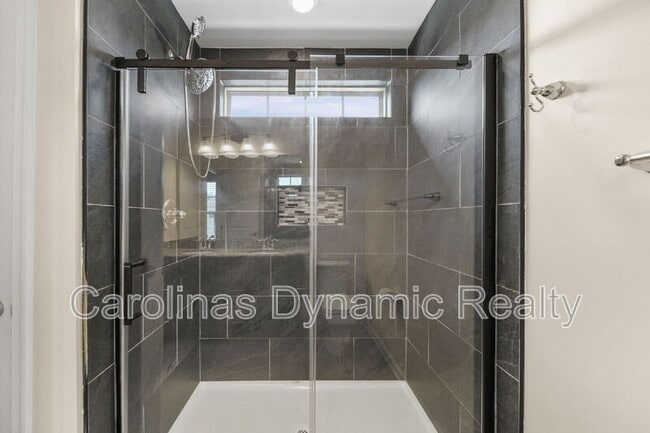 Building Photo - 4061 Zilker Park Dr