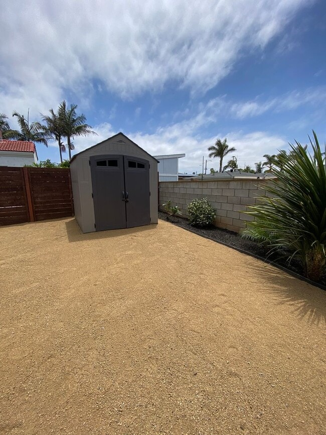 Building Photo - Renovated Beach house just a few blocks from the Beach/Pier in the highly desirable IB Community!