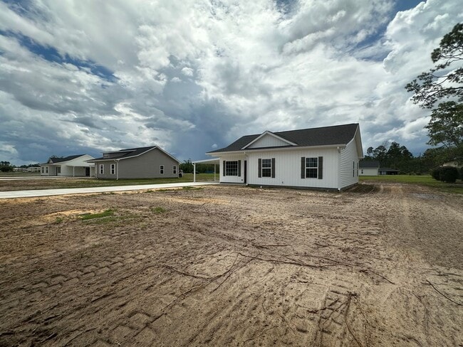 Building Photo - 3 Bed 2 Bath House