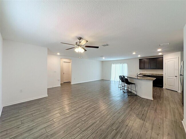Building Photo - 1407 Hillsborough Way