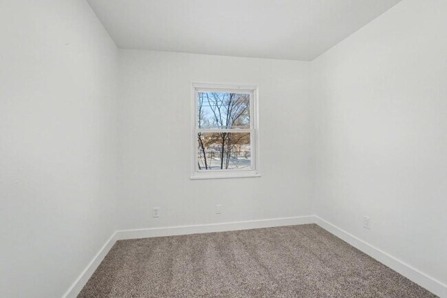 Building Photo - 4601 Curundu Ave