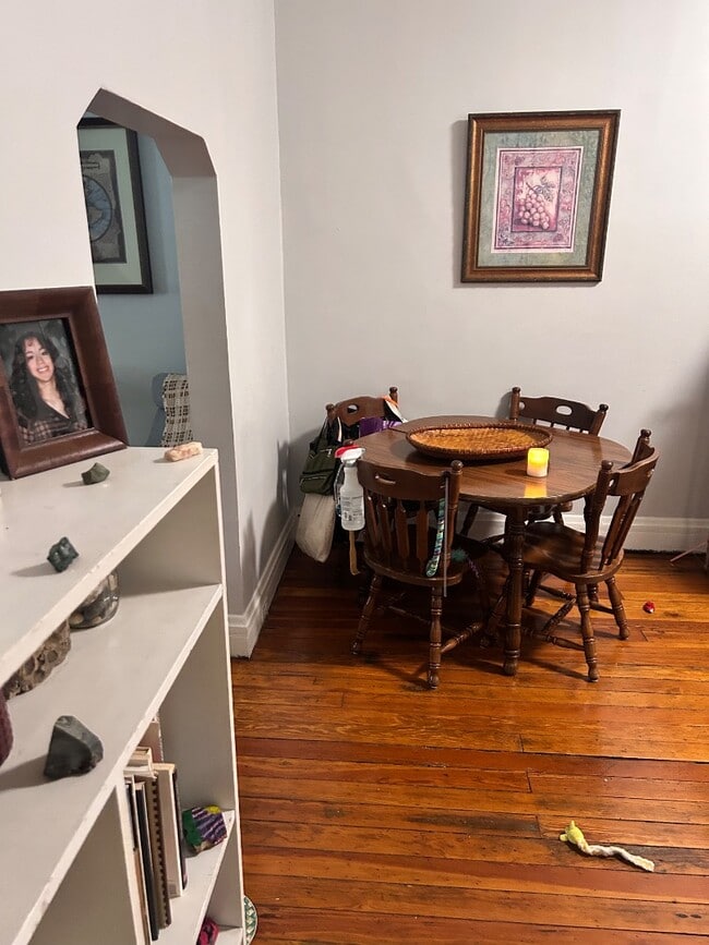 Building Photo - 24 W Court - Unit 3