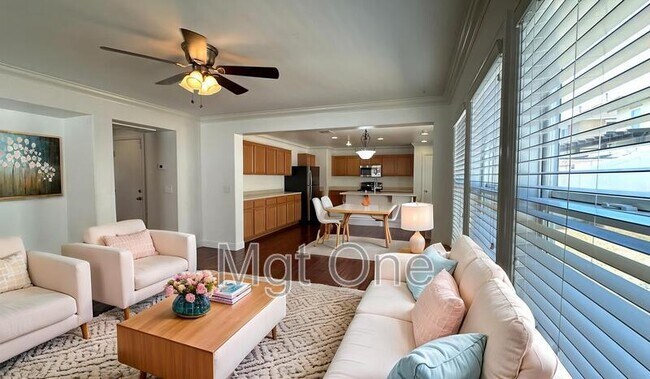 Building Photo - 564 Botan St