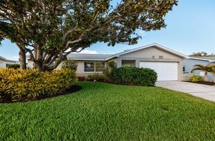 Building Photo - 12993 89th Ave