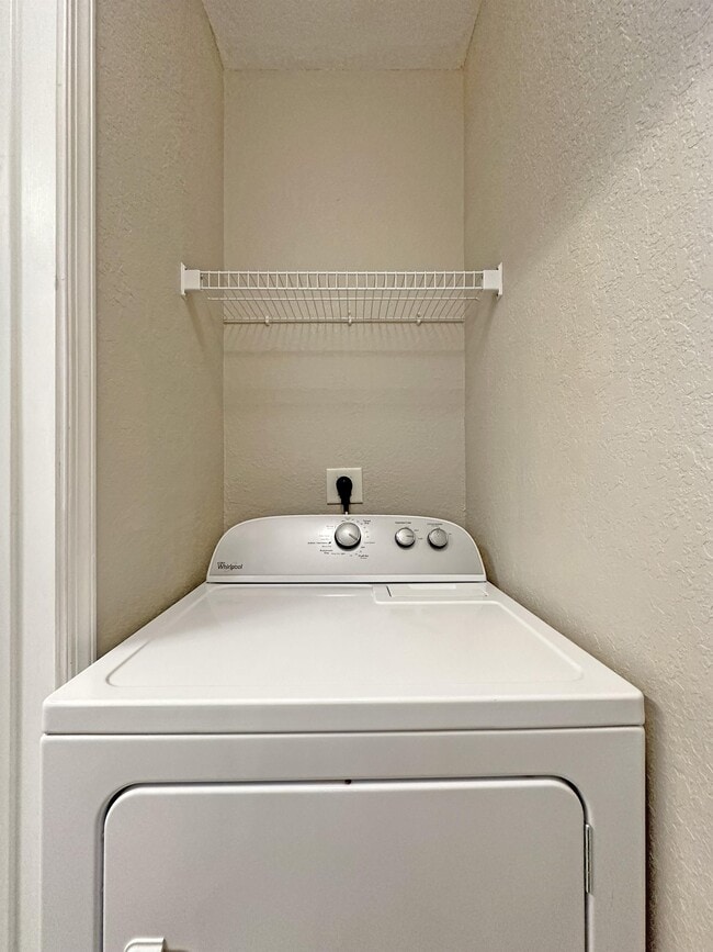 Building Photo - 140 SW Peacock Blvd