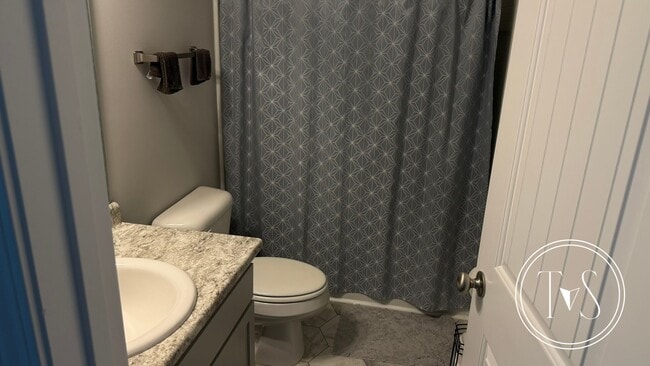 Building Photo - RATE DROP ALERT (was $2600/month)!