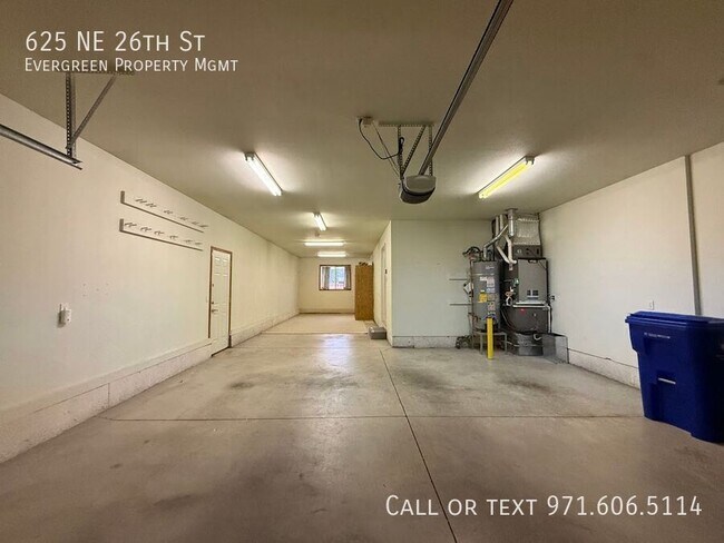 Building Photo - 625 NE 26th St