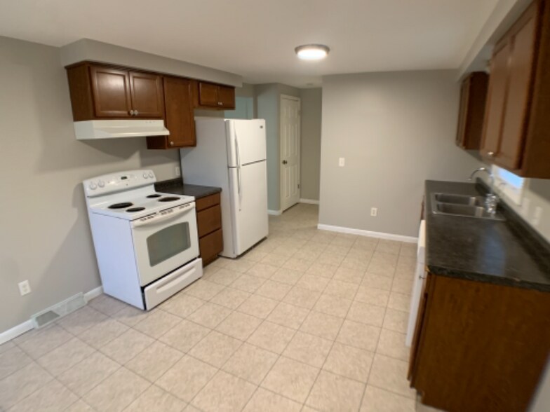 Primary Photo - 3233 Hewitt Ave NW