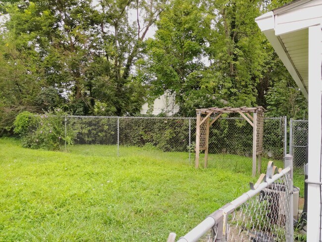 Building Photo - 505 Beechwood Rd