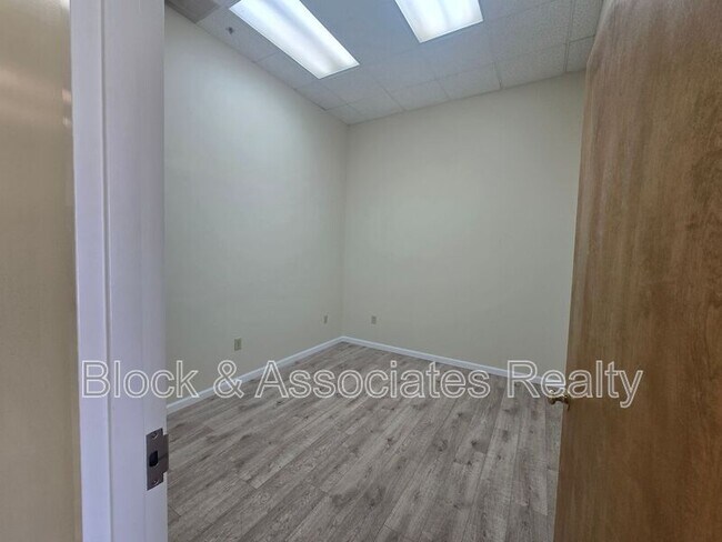 Building Photo - 11234 N Main St