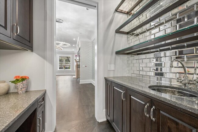Building Photo - 458 W Deming Pl