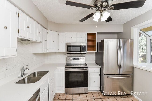 Building Photo - 4830 Ranch Dr