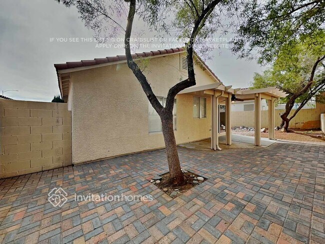 Building Photo - 8648 Shady Pines Dr