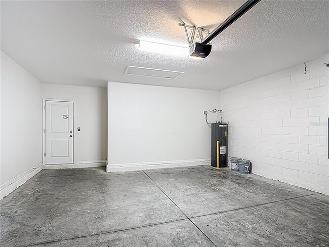 Building Photo - 450 Taft Dr