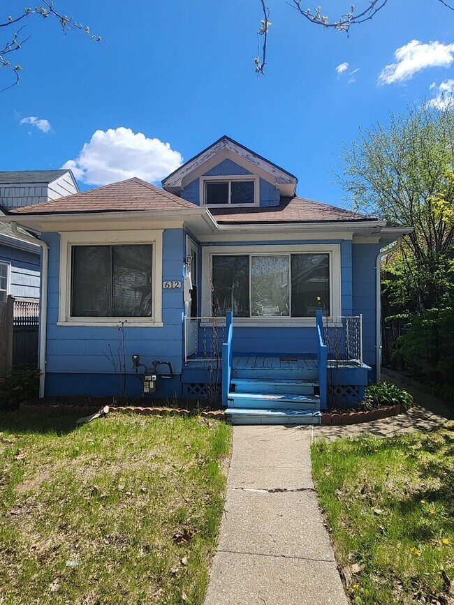 Building Photo - 612 S 61st St