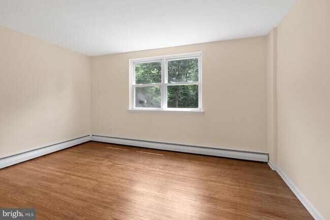 Building Photo - 5990 Henry Ave