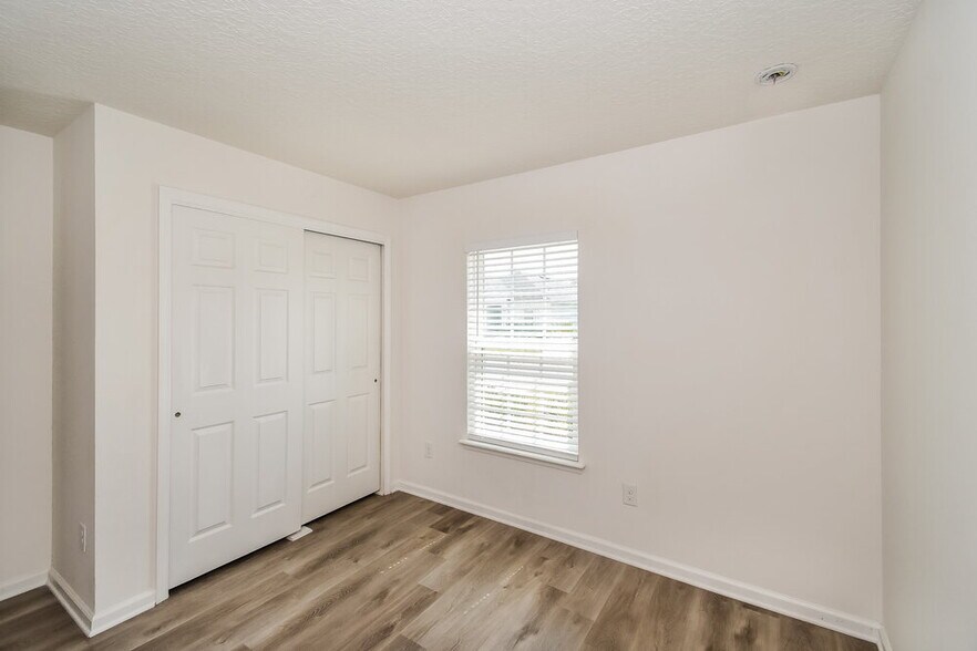 Building Photo - 7573 Sunnydale Ln