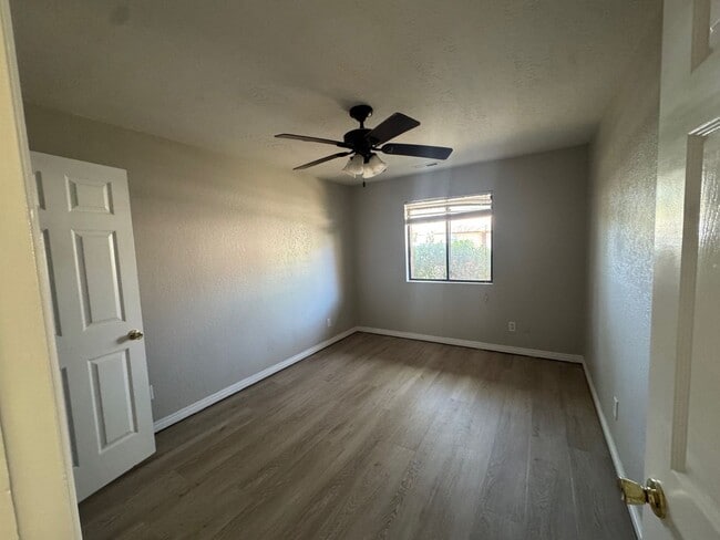 Building Photo - 4 Bed 2.5 Bath Home for Rent