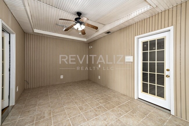 Building Photo - 105 Ventura Cir