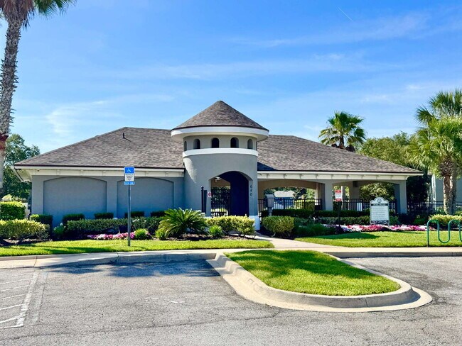 Building Photo - The Gables 2BR | 2.5BA Townhome!