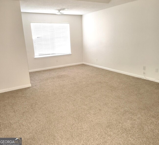 Building Photo - 1821 Roble Dr