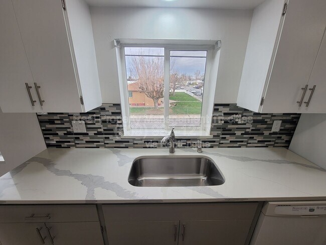 Building Photo - 1817 Cartmell St