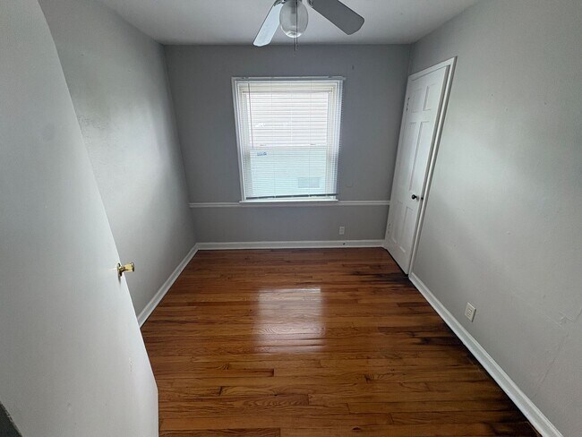 Building Photo - 8131 Zoe Dr