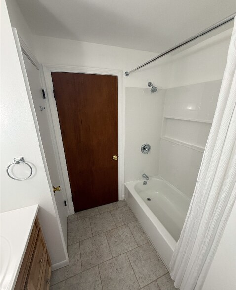 Building Photo - 24 Riverview St