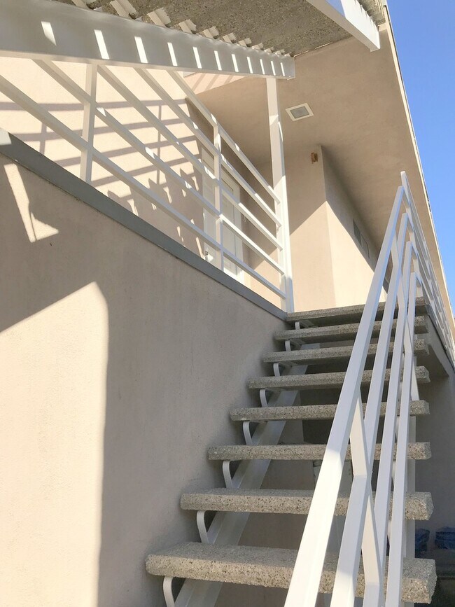 Building Photo - 1158 Cypress Ave