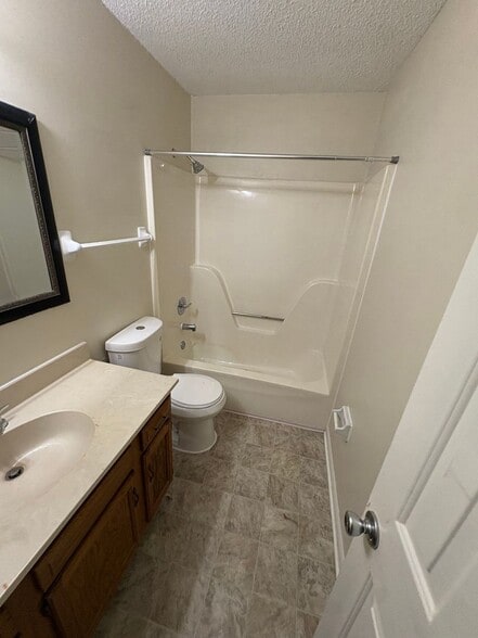 Building Photo - 6459 Summer Creek E