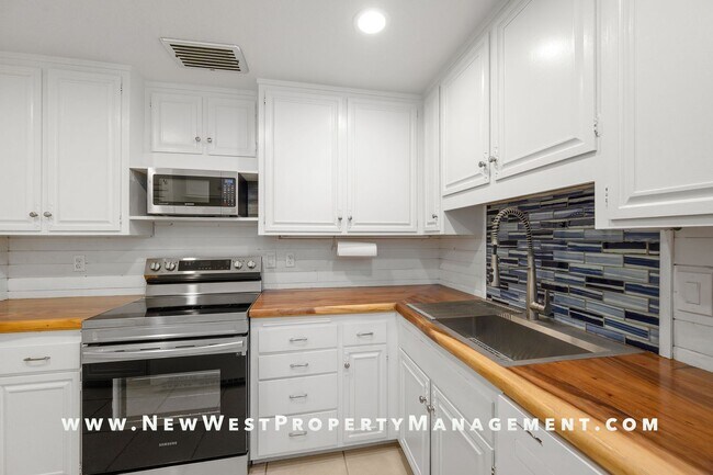 Building Photo - Expansive La Jolla Village 2 Bedroom at De...