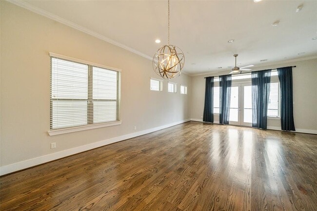 Building Photo - 5815 E Post Oak Ln