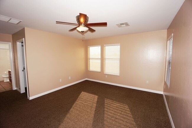 Building Photo - 920 S Vista Overlook Dr