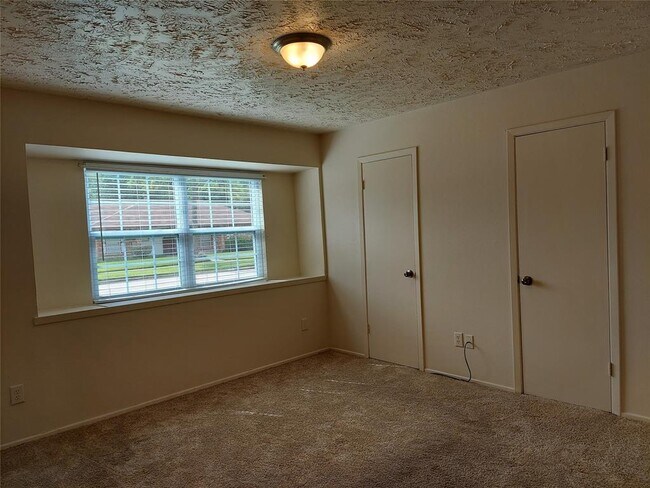 Building Photo - 3811 Quiet Pl Dr