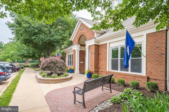 Building Photo - 2204 Westcourt Ln