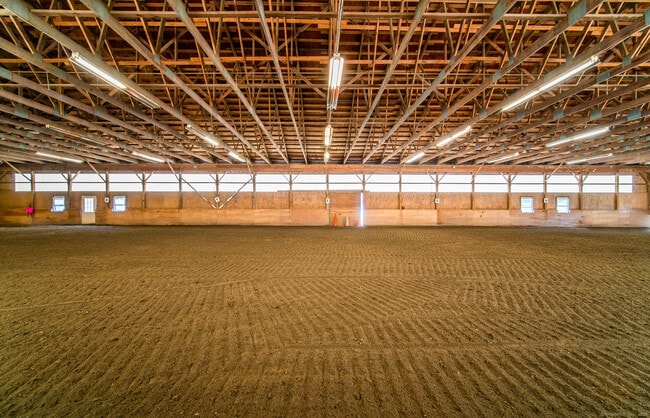 Building Photo - 558 N Roast Meat Hill Rd