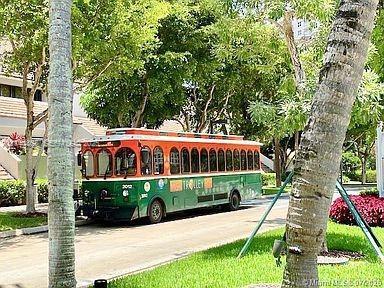 Building Photo - 888 Brickell Key Dr