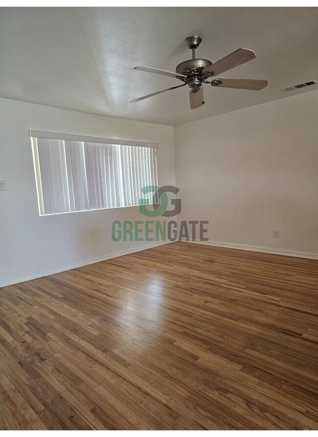 Building Photo - AVAILABLE NOW!! 3 Bedroom 2 Bath Home in Tracy!