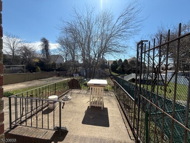 Building Photo - 30 Cottage Pl