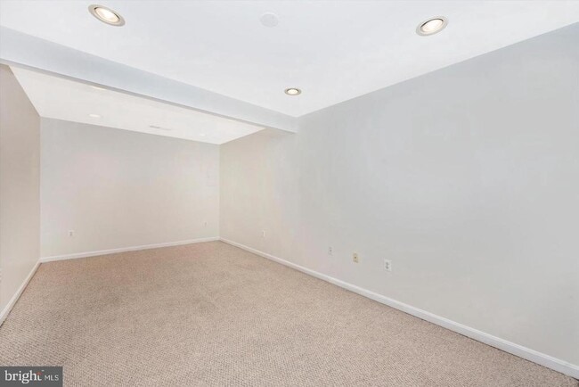 Building Photo - 45515 Lakemont Square