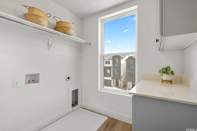 Building Photo - Beautiful Townhome 4 bd & 3.5 bath in American Fork