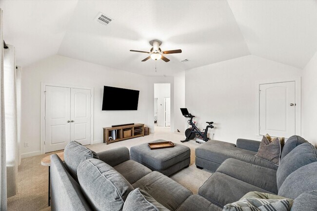 Building Photo - 729 Maplewood Dr