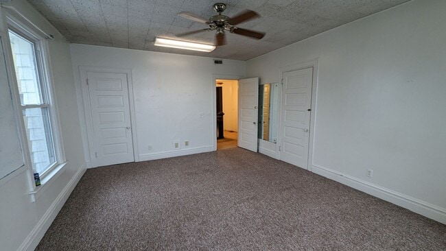 Building Photo - 707 Brady-707