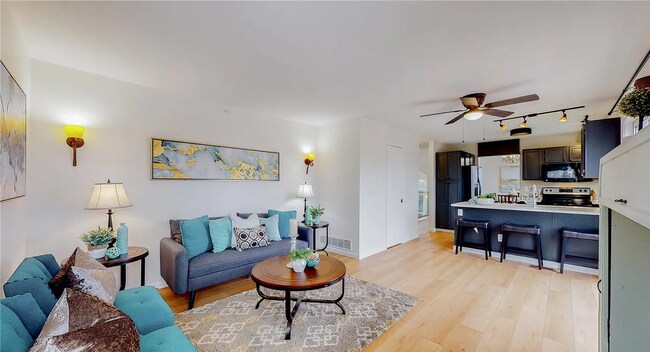 Building Photo - Stunning 5Bed 3.5Bath Modern Home on Spacious Lot in Quiet Boulder Cul-de-Sac