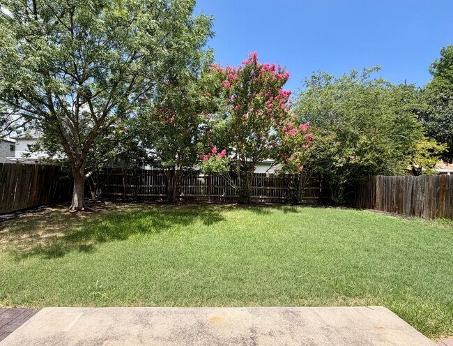 Building Photo - 8143 Chestnut Manor Dr