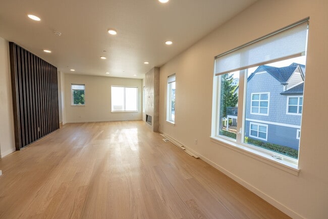 Building Photo - Riverside Townhomes - Waterfront Living in...
